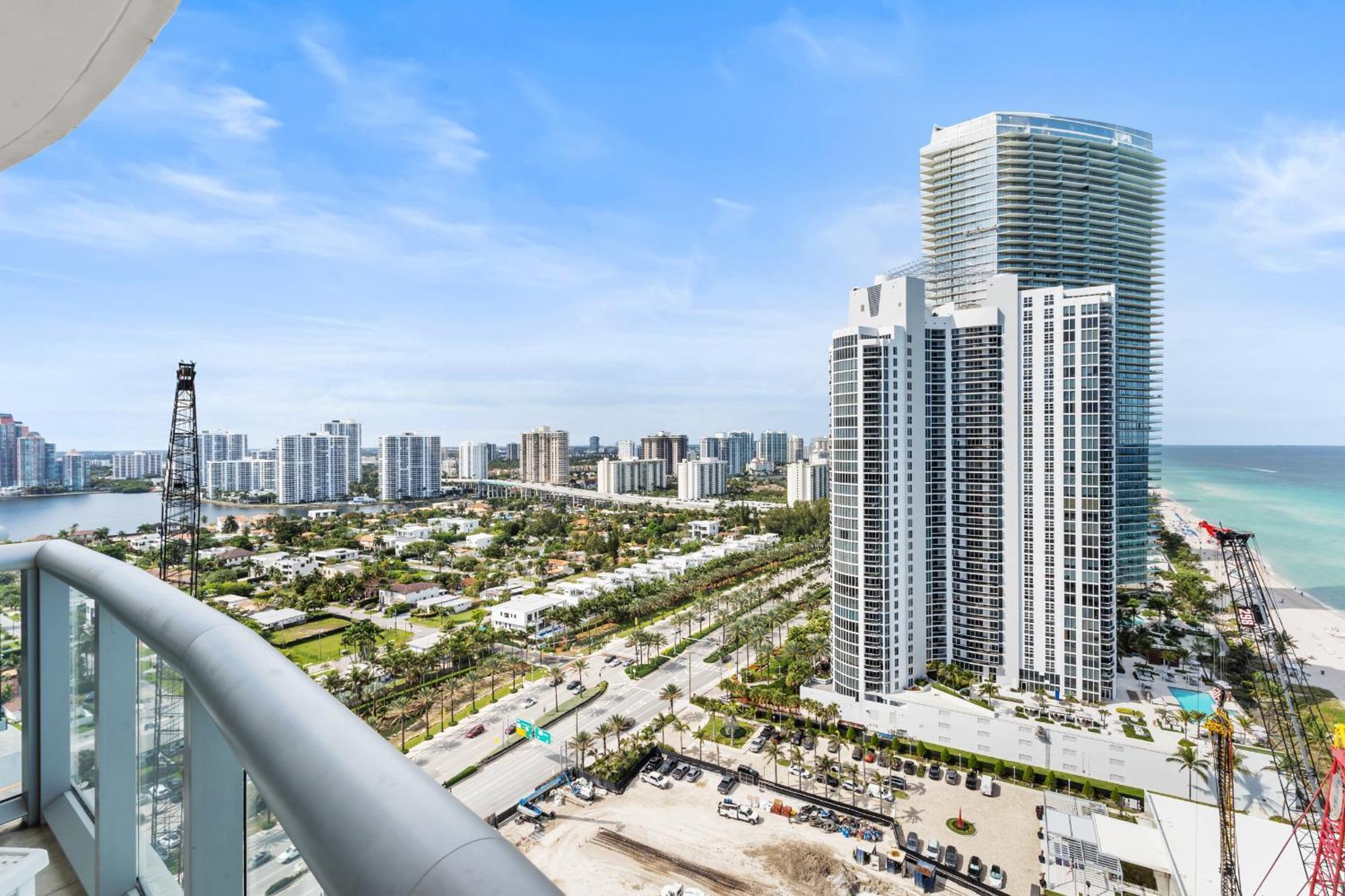 Above It All - A Luxurious Penthouse With High Ceilings Sunny Isles Beach Exterior foto